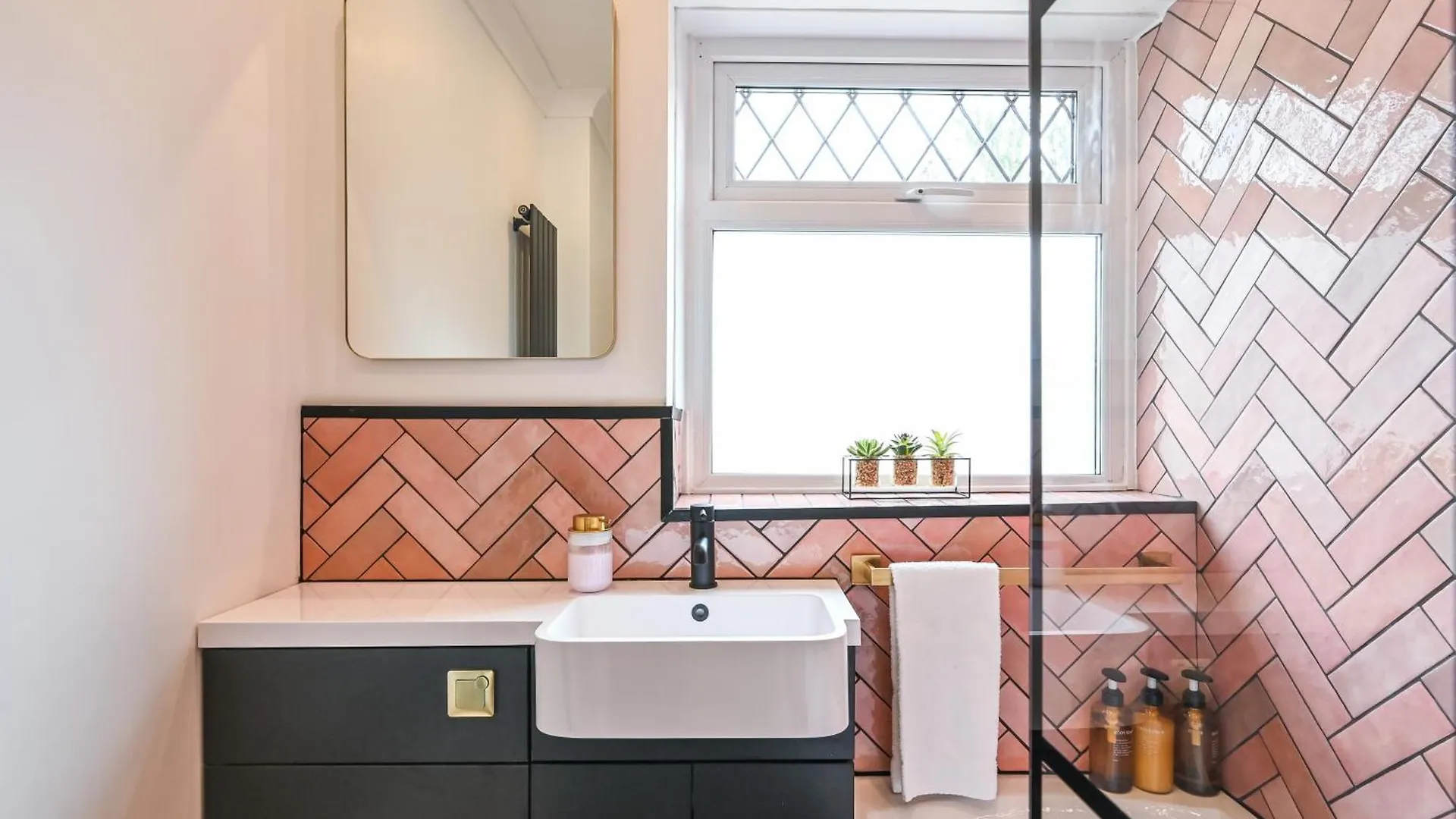 Urban Oasis, Stylish Townhouse In Central Cardiff 0*,